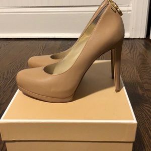 Michael Kors Leather Hamilton Pump in Toffee